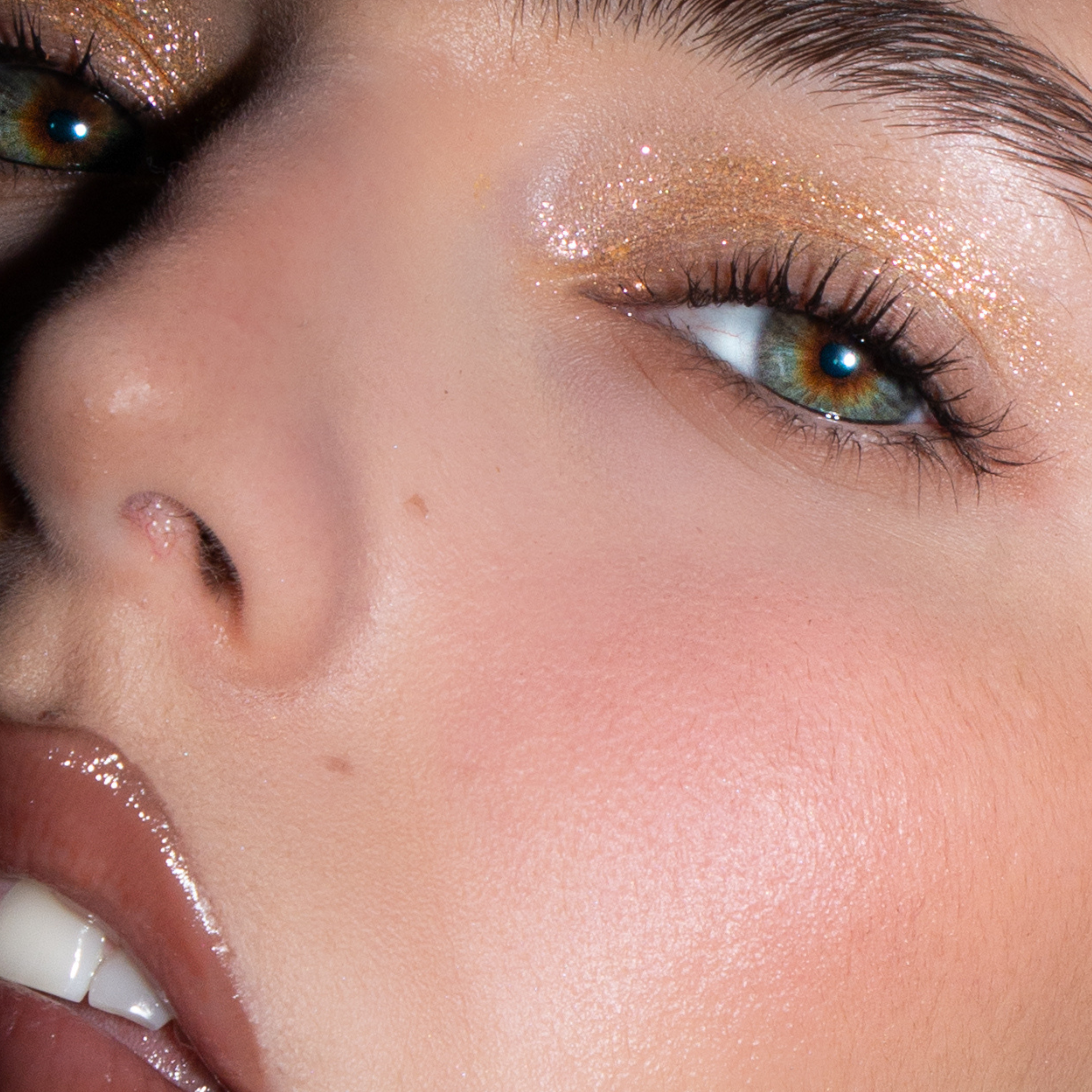 Glitter Pigments — Pressed. No Glue. No Fallout.